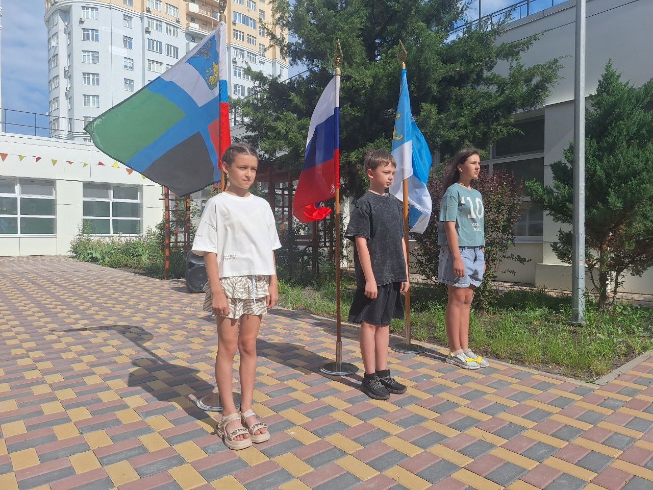 Распахнул свои двери долгожданный летний школьный лагерь «Страна детства».